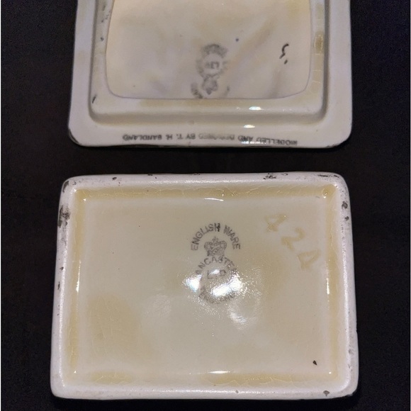 Mrs Gamp Sandland Porcelain Trinket Box - Picture 8 of 12